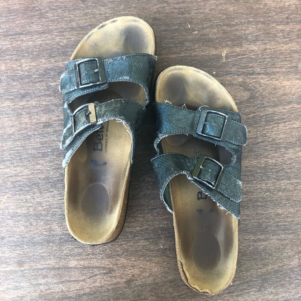 •Betula•Etched Paisley Print Sandals
